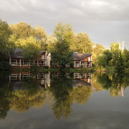 إيتوفييل Hotel L'Ile Du Saussay المظهر الخارجي الصورة